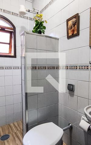 Casa à venda com 170m², 3 quartos e 2 vagas Casa à venda com 170m², 3 quartos e 2 vagasBanheiro Social