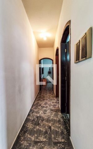 Casa à venda com 170m², 3 quartos e 2 vagas Casa à venda com 170m², 3 quartos e 2 vagasCorredor Dormitórios