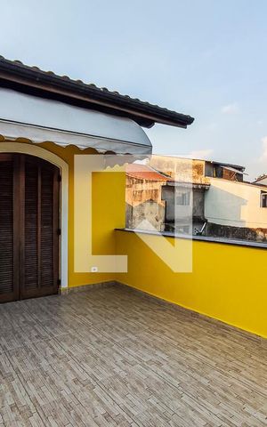 Casa à venda com 170m², 3 quartos e 2 vagas Casa à venda com 170m², 3 quartos e 2 vagasTerraço