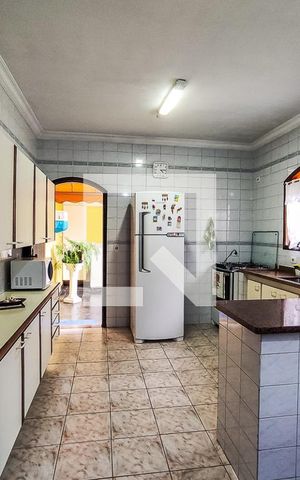 Casa à venda com 170m², 3 quartos e 2 vagas Casa à venda com 170m², 3 quartos e 2 vagasCozinha