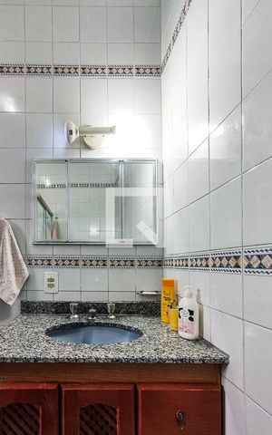 Casa à venda com 170m², 3 quartos e 2 vagas Casa à venda com 170m², 3 quartos e 2 vagasBanheiro da Suíte