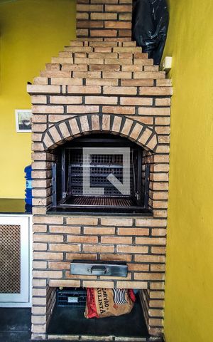 Casa à venda com 170m², 3 quartos e 2 vagas Casa à venda com 170m², 3 quartos e 2 vagasChurrasqueira