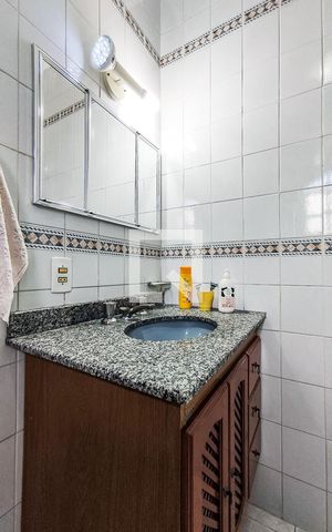 Casa à venda com 170m², 3 quartos e 2 vagas Casa à venda com 170m², 3 quartos e 2 vagasBanheiro da Suíte