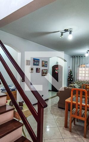 Casa à venda com 170m², 3 quartos e 2 vagas Casa à venda com 170m², 3 quartos e 2 vagasSala