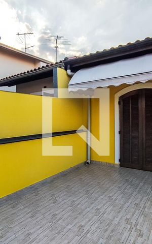 Casa à venda com 170m², 3 quartos e 2 vagas Casa à venda com 170m², 3 quartos e 2 vagasTerraço