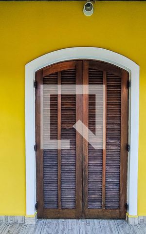 Casa à venda com 170m², 3 quartos e 2 vagas Casa à venda com 170m², 3 quartos e 2 vagasTerraço