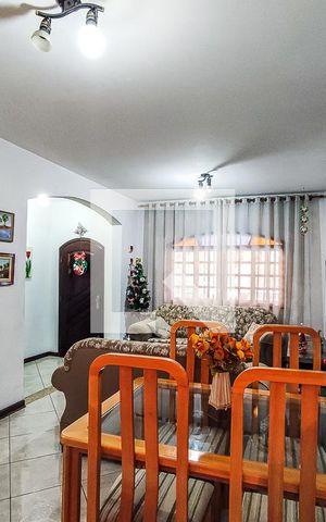 Casa à venda com 170m², 3 quartos e 2 vagas Casa à venda com 170m², 3 quartos e 2 vagasSala