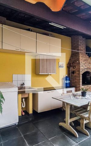 Casa à venda com 170m², 3 quartos e 2 vagas Casa à venda com 170m², 3 quartos e 2 vagasQuintal
