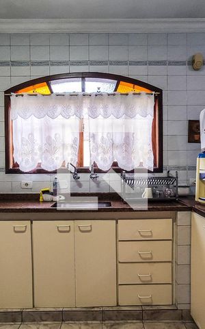 Casa à venda com 170m², 3 quartos e 2 vagas Casa à venda com 170m², 3 quartos e 2 vagasCozinha