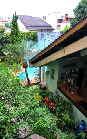 Casa à venda com 600m², 4 quartos e 6 vagasVista