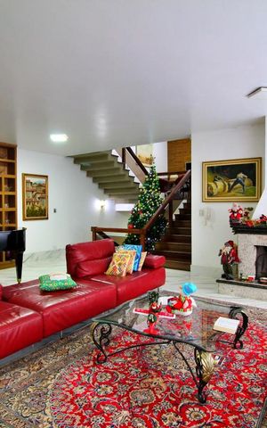 Casa à venda com 600m², 4 quartos e 6 vagasSala 1
