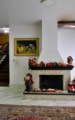 Casa à venda com 600m², 4 quartos e 6 vagasSala 1