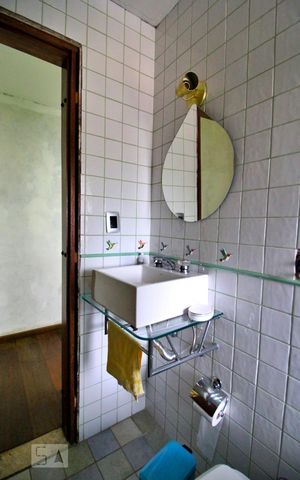 Casa à venda com 600m², 4 quartos e 6 vagasBanheiro da Suíte 4