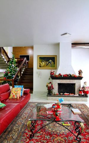 Casa à venda com 600m², 4 quartos e 6 vagasSala 1