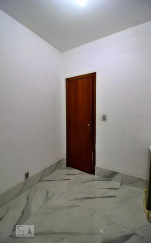 Casa à venda com 600m², 4 quartos e 6 vagasEscritório