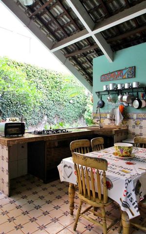 Casa à venda com 600m², 4 quartos e 6 vagasCozinhão