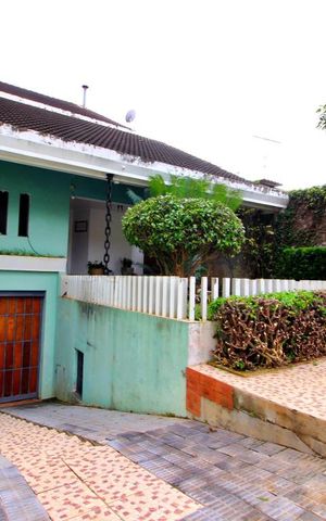 Casa à venda com 600m², 4 quartos e 6 vagasFachada