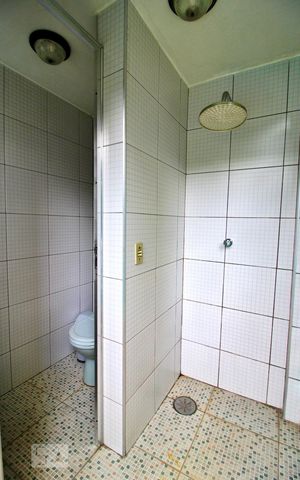 Casa à venda com 600m², 4 quartos e 6 vagasBanheiro de Serviço 2