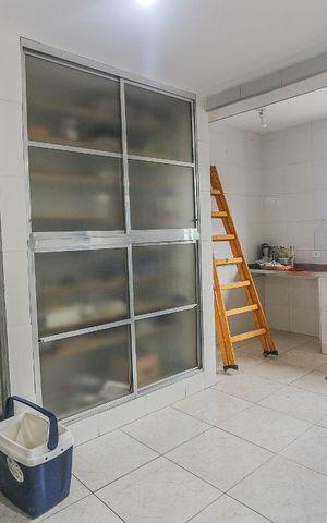 Casa à venda com 180m², 4 quartos e 2 vagas Casa à venda com 180m², 4 quartos e 2 vagasCozinha