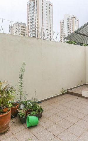 Casa à venda com 180m², 4 quartos e 2 vagas Casa à venda com 180m², 4 quartos e 2 vagasQuintal