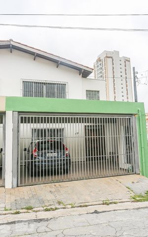 Casa à venda com 180m², 4 quartos e 2 vagas Casa à venda com 180m², 4 quartos e 2 vagasFachada