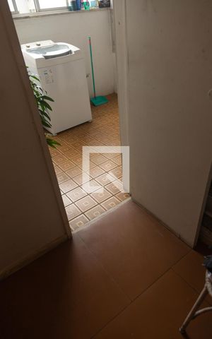Apartamento à venda com 220m², 3 quartos e 3 vagas Apartamento à venda com 220m², 3 quartos e 3 vagasQuarto de Serviço