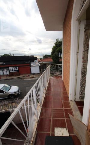 Casa à venda com 250m², 5 quartos e 4 vagasVaranda (piso superior)