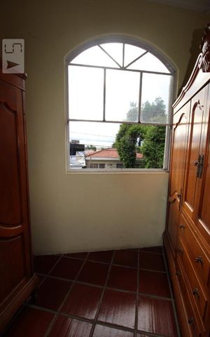 Casa à venda com 250m², 5 quartos e 4 vagasQuarto 1 Banheiro (piso superior)