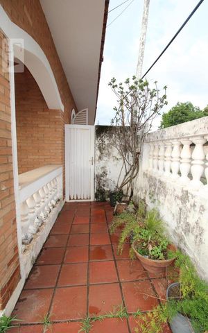 Casa à venda com 250m², 5 quartos e 4 vagasCorredor lateral 2