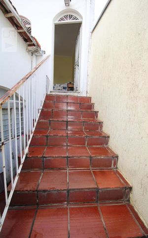 Casa à venda com 250m², 5 quartos e 4 vagasEscada