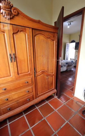 Casa à venda com 250m², 5 quartos e 4 vagasQuarto 1 Banheiro (piso superior)