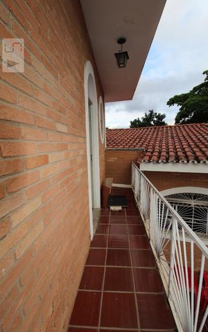 Casa à venda com 250m², 5 quartos e 4 vagasVaranda (piso superior)