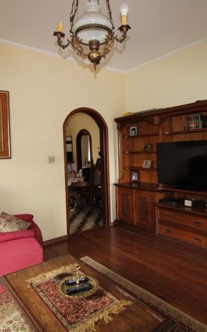 Casa à venda com 250m², 5 quartos e 4 vagasSala