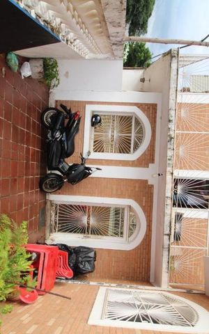 Casa à venda com 250m², 5 quartos e 4 vagasQuintal e Fachada do piso superior
