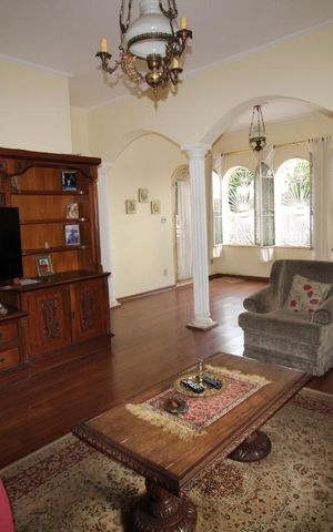Casa à venda com 250m², 5 quartos e 4 vagasSala