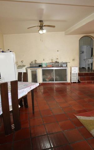 Casa à venda com 250m², 5 quartos e 4 vagasGaragem interna e área de serviço