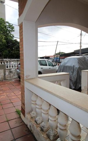 Casa à venda com 250m², 5 quartos e 4 vagasCorredor lateral 1