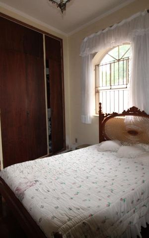 Casa à venda com 250m², 5 quartos e 4 vagasQuarto 2