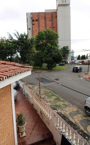 Casa à venda com 250m², 5 quartos e 4 vagasVista (piso superior)