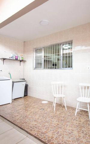 Casa à venda com 180m², 3 quartos e 2 vagasÁrea de Serviço