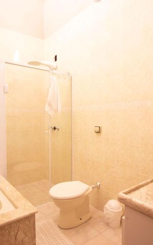 Casa à venda com 180m², 3 quartos e 2 vagasBanheiro da Suíte