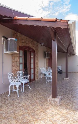 Casa à venda com 180m², 3 quartos e 2 vagasVaranda da Sala