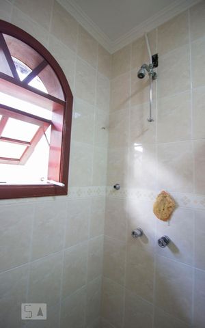 Casa à venda com 180m², 3 quartos e 2 vagasChuveiro