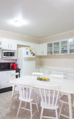 Casa à venda com 180m², 3 quartos e 2 vagasCozinha