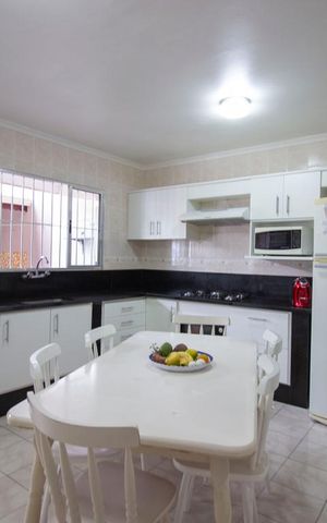 Casa à venda com 180m², 3 quartos e 2 vagasCozinha