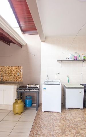 Casa à venda com 180m², 3 quartos e 2 vagasÁrea de Serviço