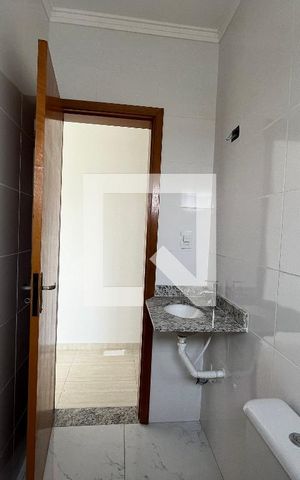 Casa de condomínio à venda com 58m², 2 quartos e 1 vagaBanheiro 1