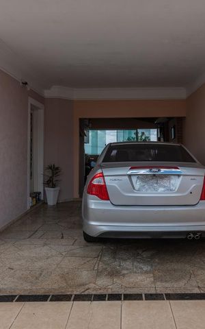 Casa à venda com 253m², 3 quartos e 4 vagas Casa à venda com 253m², 3 quartos e 4 vagasGaragem