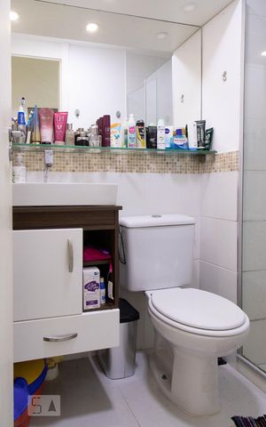 Apartamento à venda com 48m², 2 quartos e 1 vaga Apartamento à venda com 48m², 2 quartos e 1 vagaBanheiro