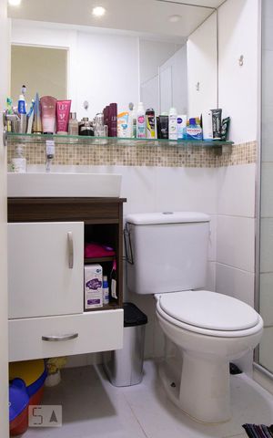 Apartamento à venda com 48m², 2 quartos e 1 vaga Apartamento à venda com 48m², 2 quartos e 1 vagaBanheiro